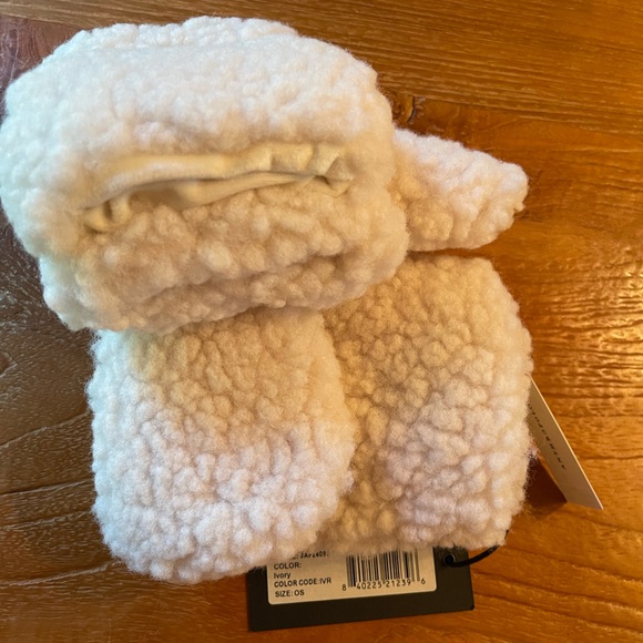 Anthropologie Cream Fuzzy Mittens - Picture 4 of 12